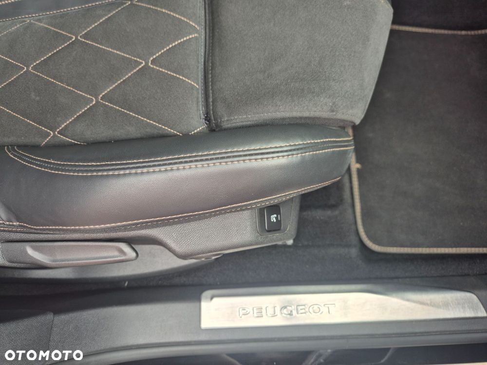 Peugeot 5008 BlueHDi 180 EAT8 GT - 26