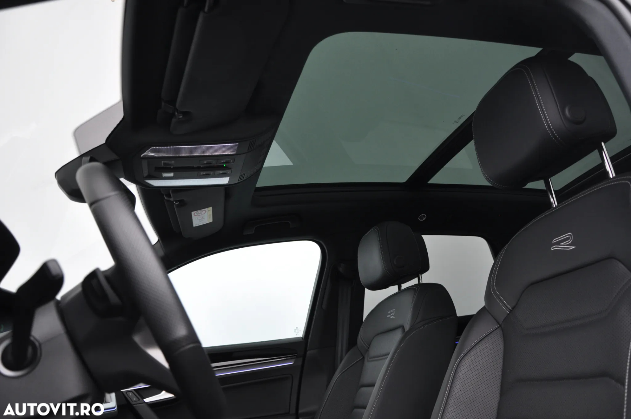 Volkswagen Touareg V6 TDI 4MOTION R-Line - 32