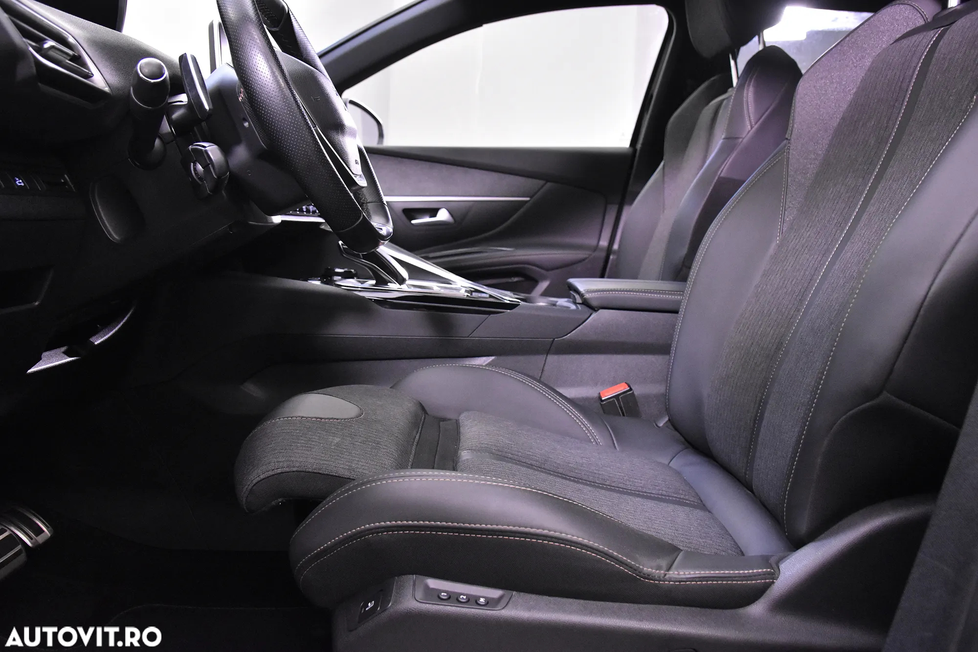 Peugeot 5008 BlueHDI 130 EAT8 GT - 23