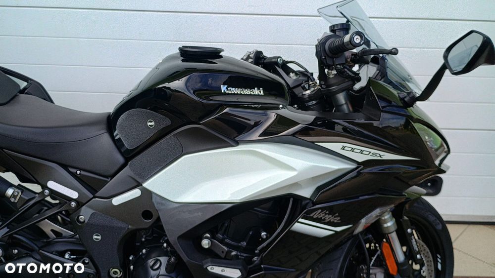 Kawasaki Ninja 1000 SX - 24