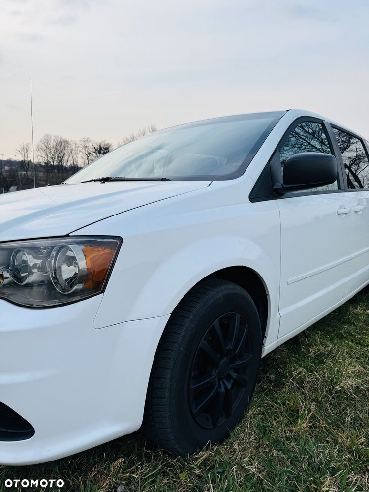 Dodge Grand Caravan - 2