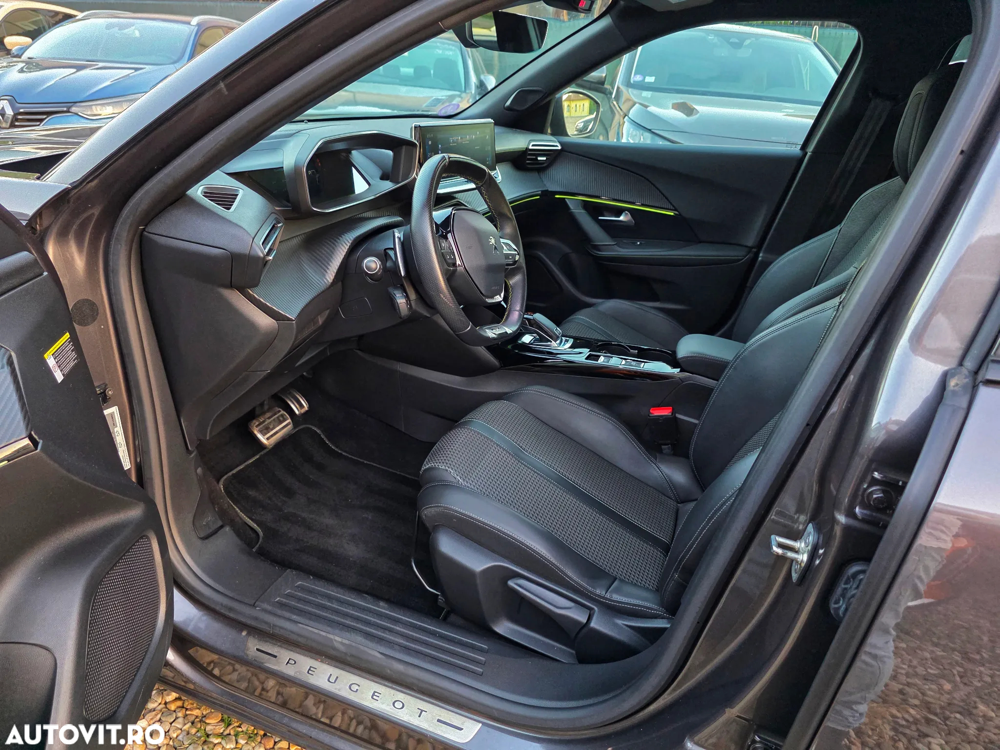 Peugeot 2008 PureTech 130 EAT8 GT - 21