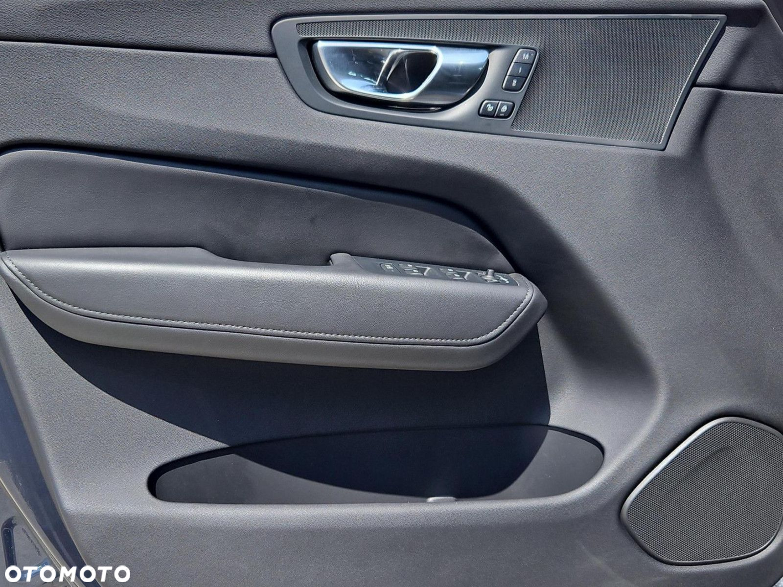 Volvo XC 60 B5 B AWD Plus Dark - 14