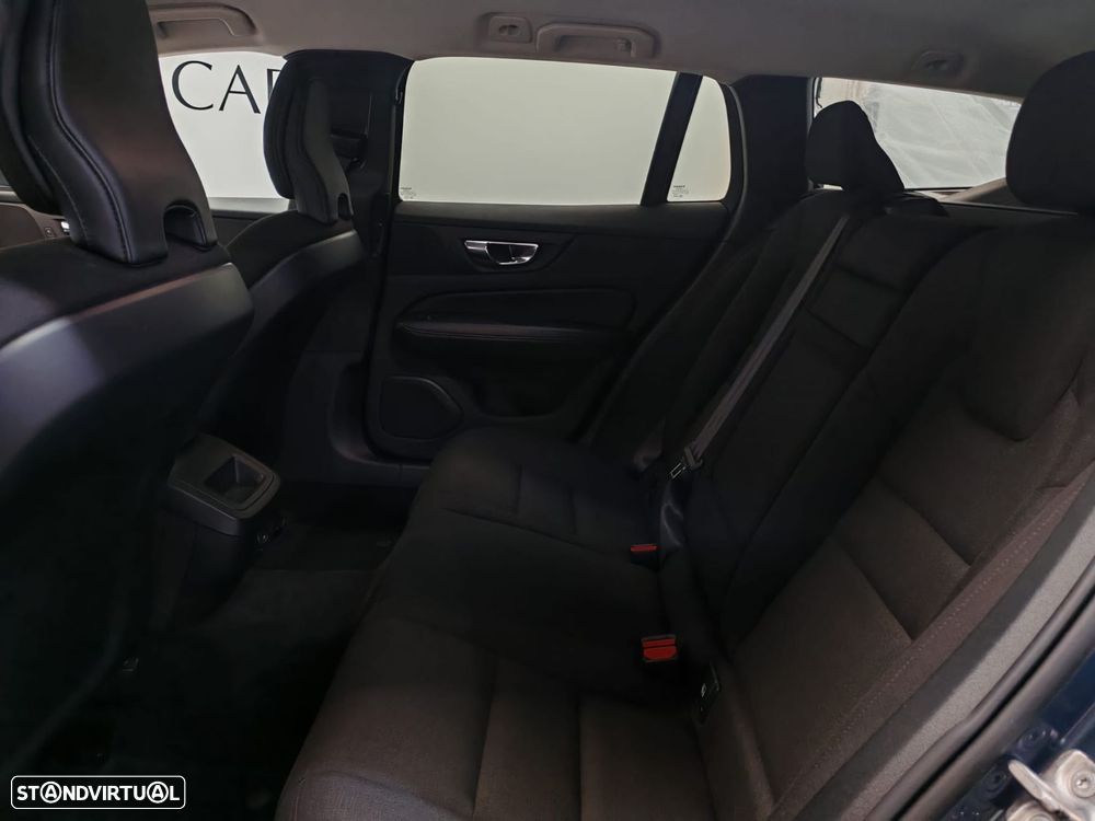 Volvo V60 2.0 B4 Momentum Geartronic - 9