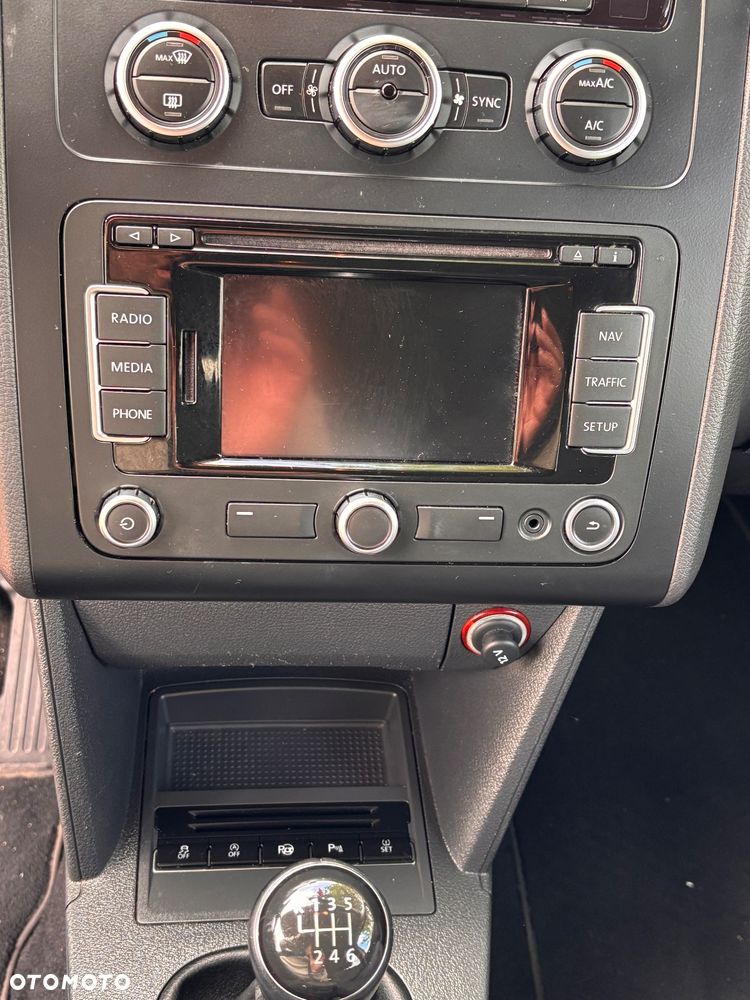 Volkswagen Touran 2.0 TDI DPF BlueMotion Technology Highline - 12