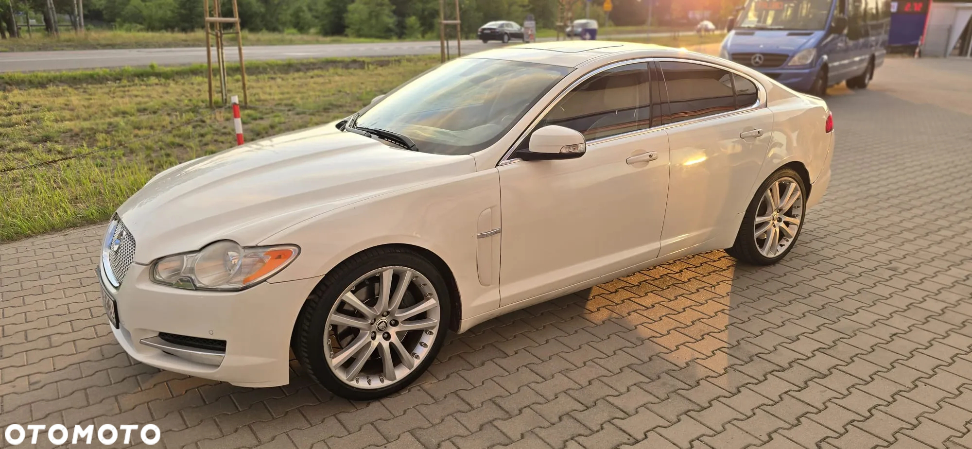 Jaguar XF 4.2 Super V8 - 8