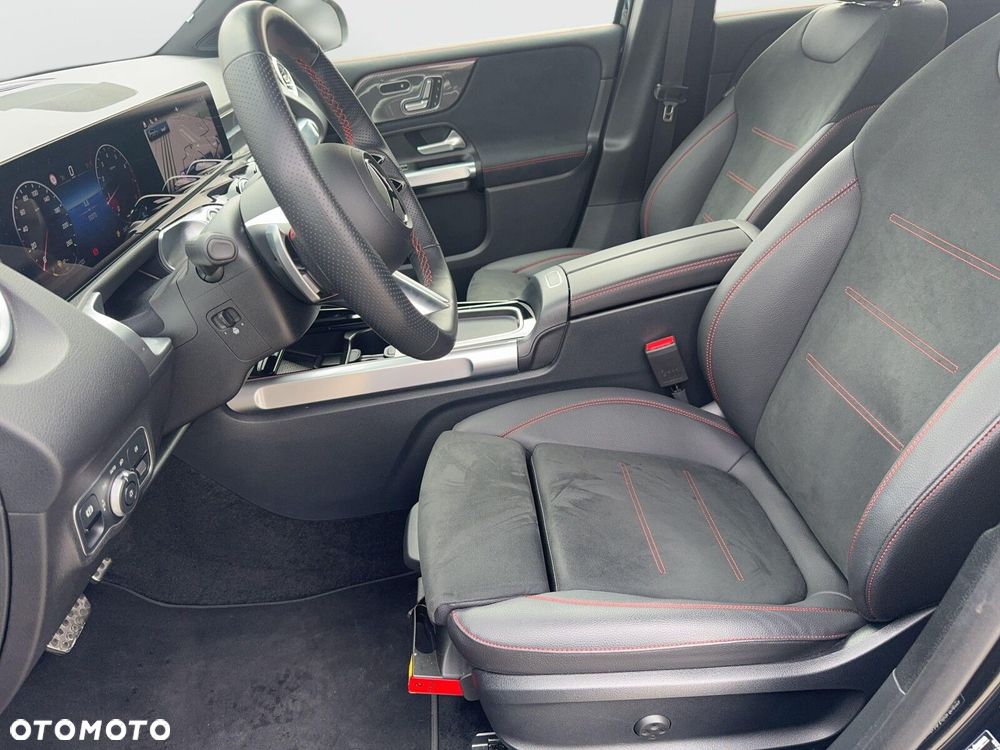 Mercedes-Benz GLB 200 AMG Line 7G-DCT - 16