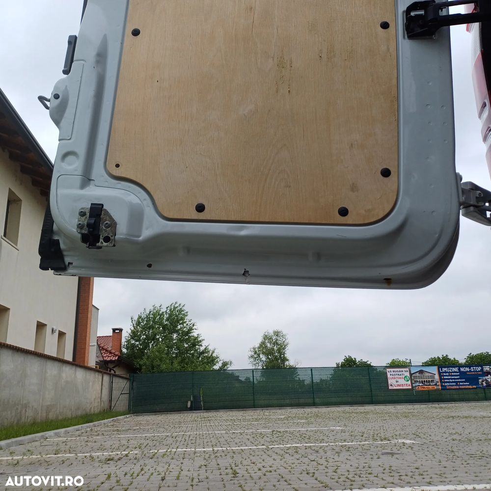 Mercedes-Benz Sprinter - 16