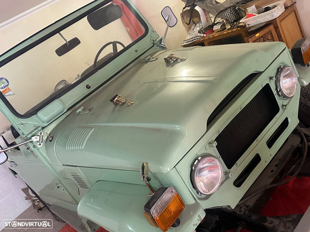 Toyota Land Cruiser - 30