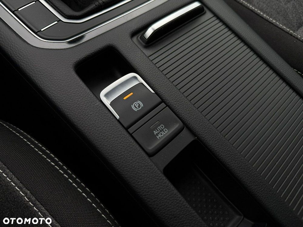 Volkswagen Passat - 31