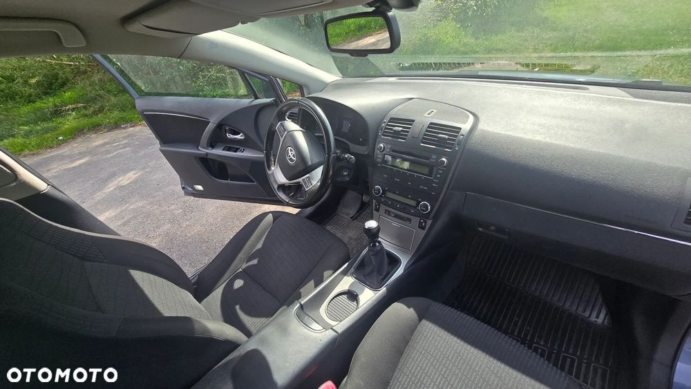 Toyota Avensis 1.8 Sol - 13