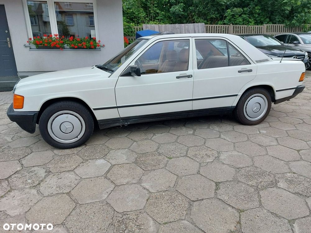 Mercedes-Benz W201 (190) - 6