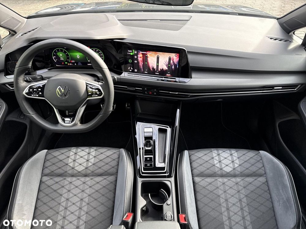 Volkswagen Golf - 10