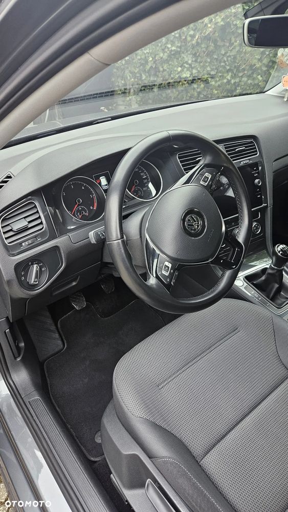 Volkswagen Golf - 18