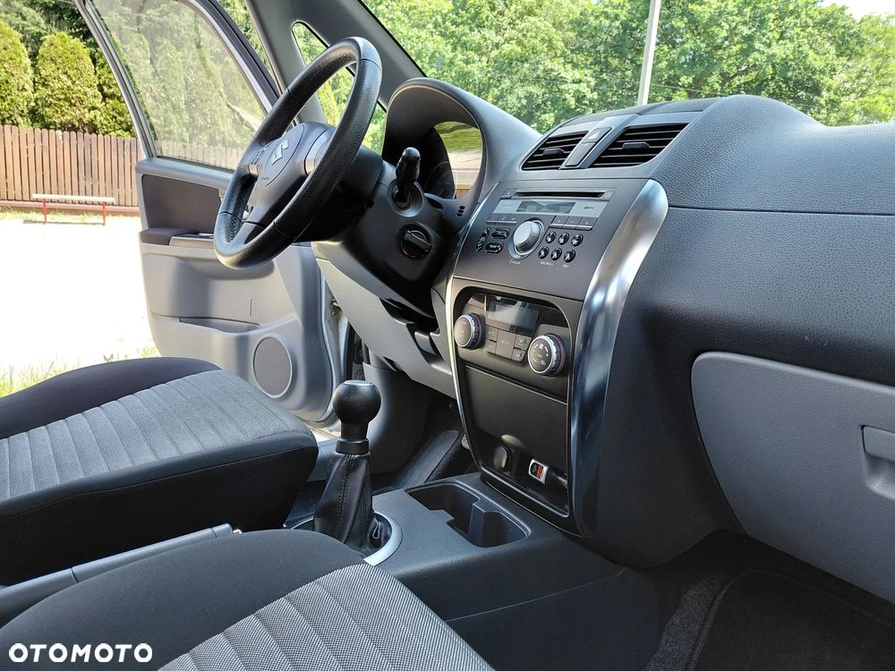 Suzuki SX4 1.6 Premium - 9