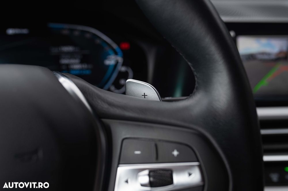 BMW Seria 3 320e AT PHEV - 34