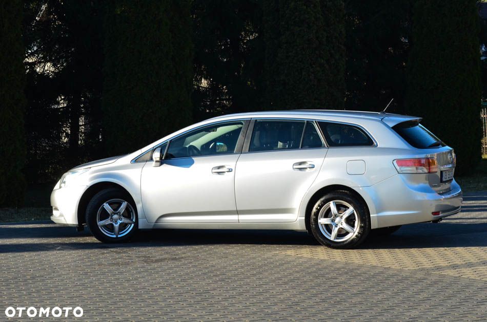 Toyota Avensis 1.8 Comfort - 18