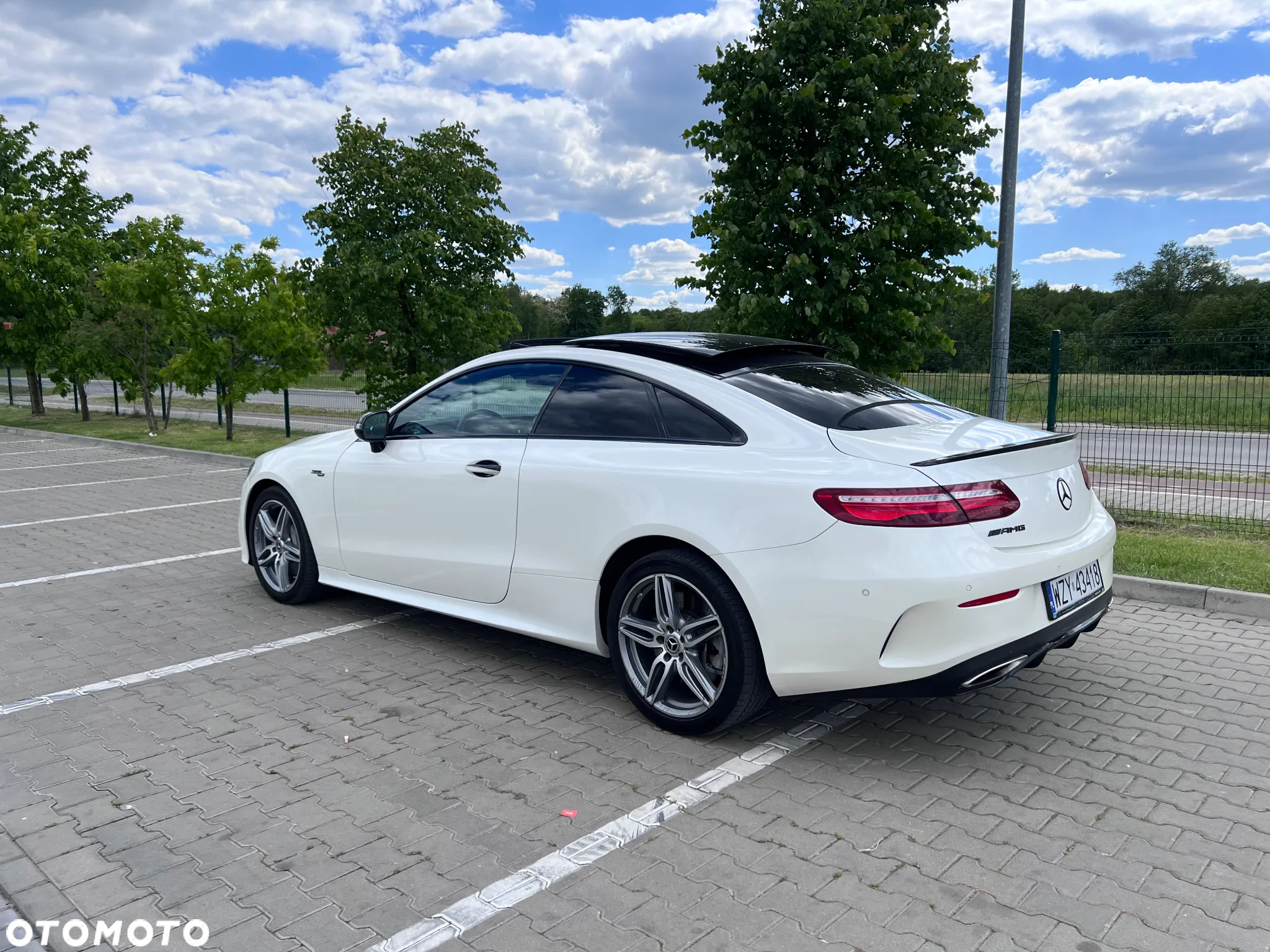 Mercedes-Benz Klasa E 400 4Matic Coupe 9G-TRONIC AMG Line - 33