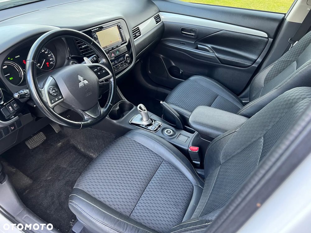 Mitsubishi Outlander 2.0 4WD Plus - 10