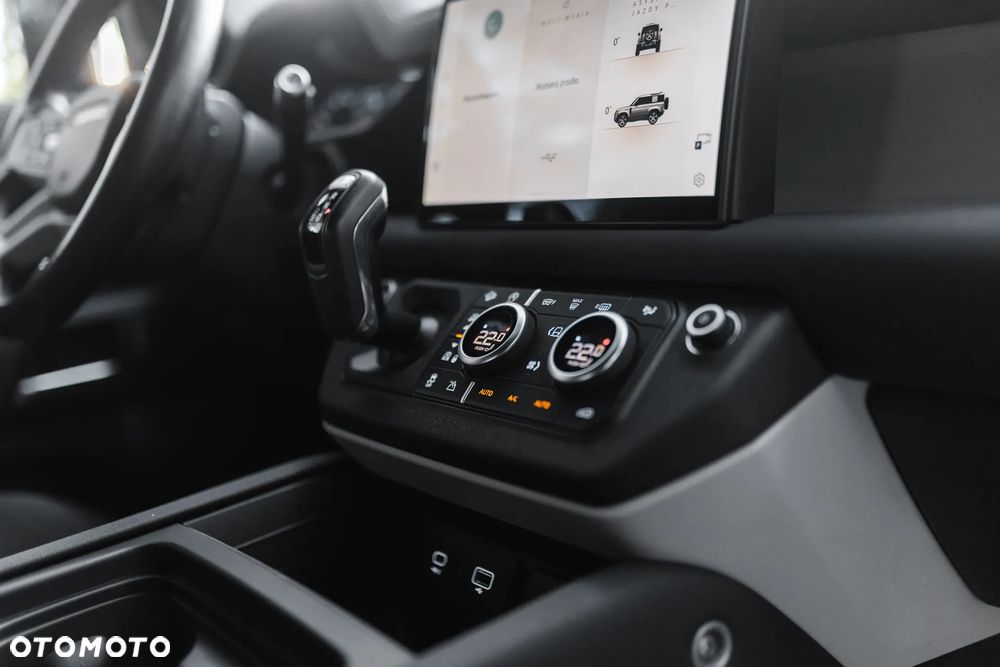 Land Rover Defender 3.0 D200 mHEV - 39