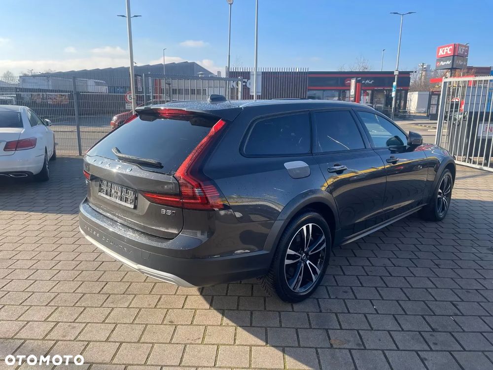 Volvo V90 Cross Country - 5