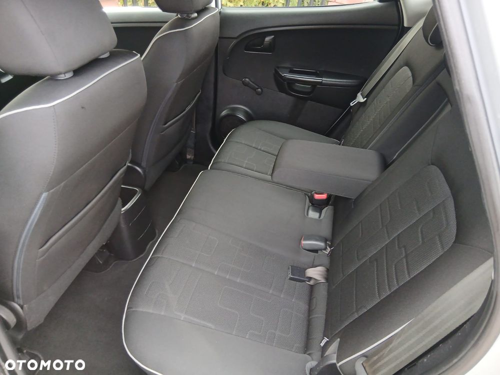 Kia Venga 1.4 CVVT Vision - 36