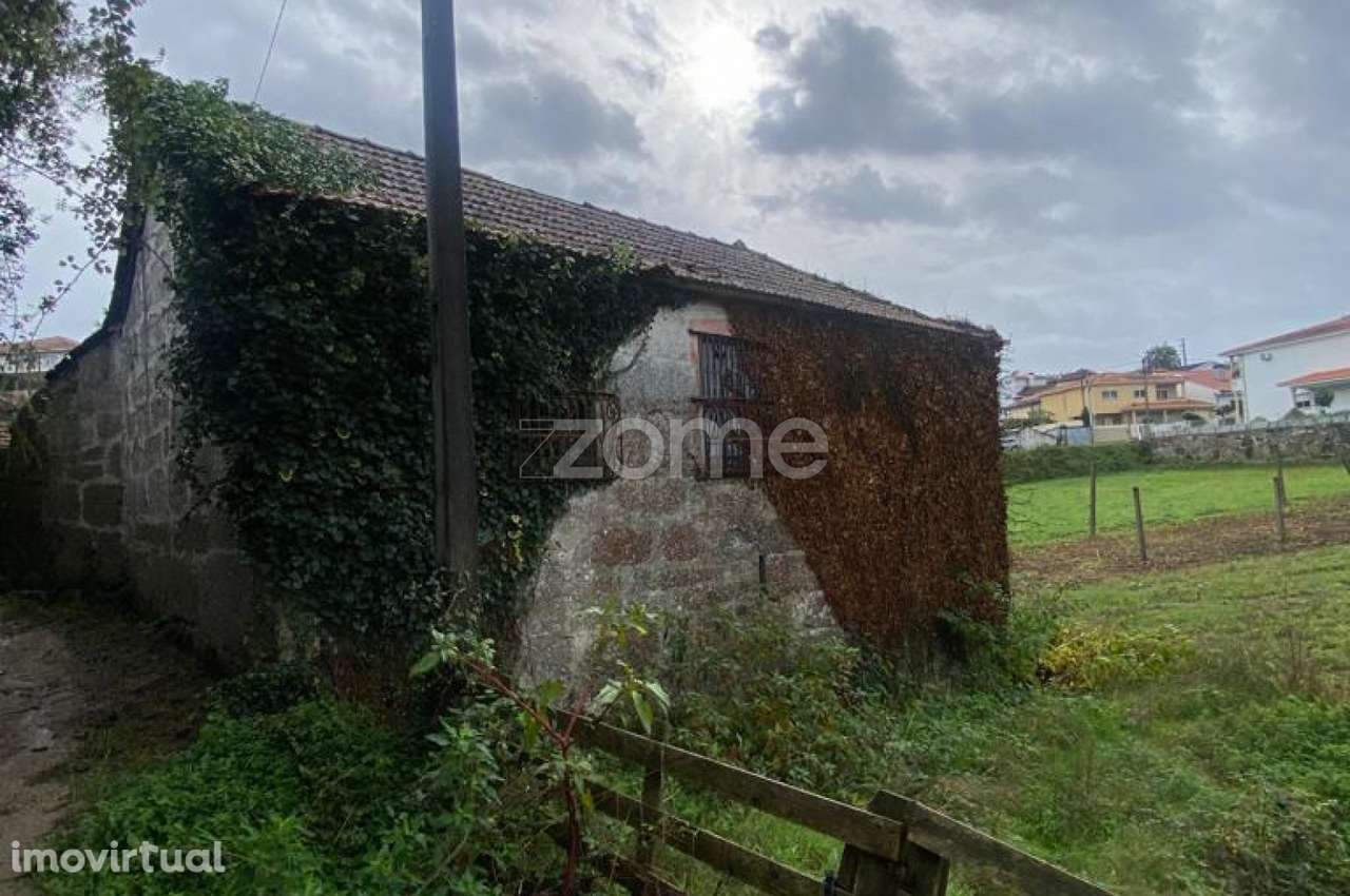 Moradia com jardim para recuperar, Rebordosa - Grande imagem: 3/28