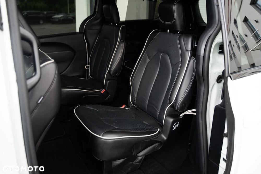 Chrysler Pacifica - 14