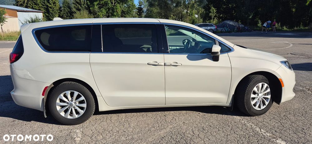 Chrysler Pacifica - 4