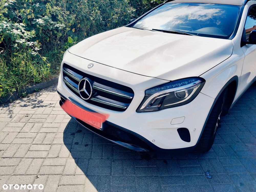 Mercedes-Benz GLA 200 7G-DCT - 4