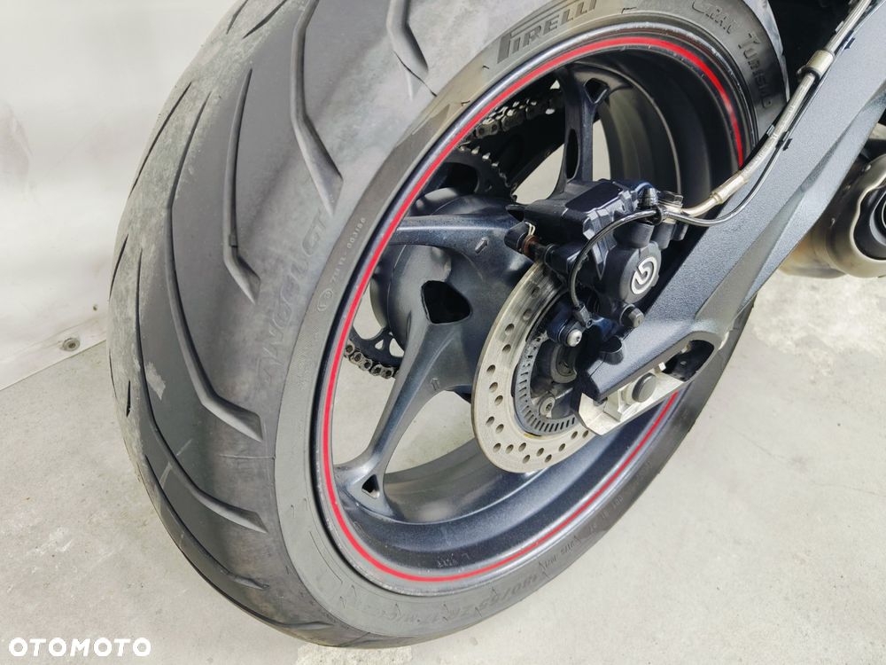 Triumph Street Triple - 11