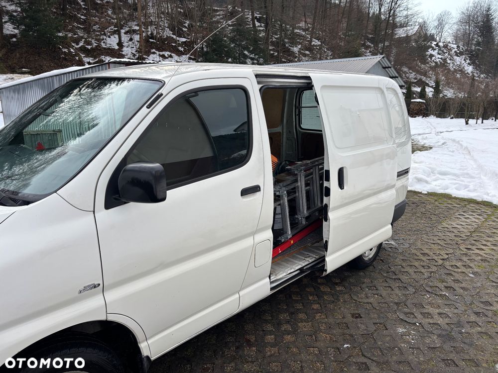 Toyota Hiace - 8
