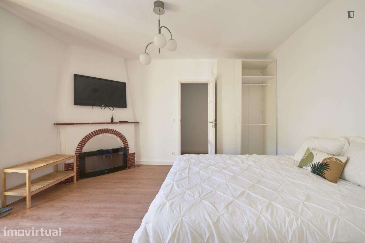 Quarto - localizado em Roma-Areeiro Lisbon - Grande imagem: 5/29