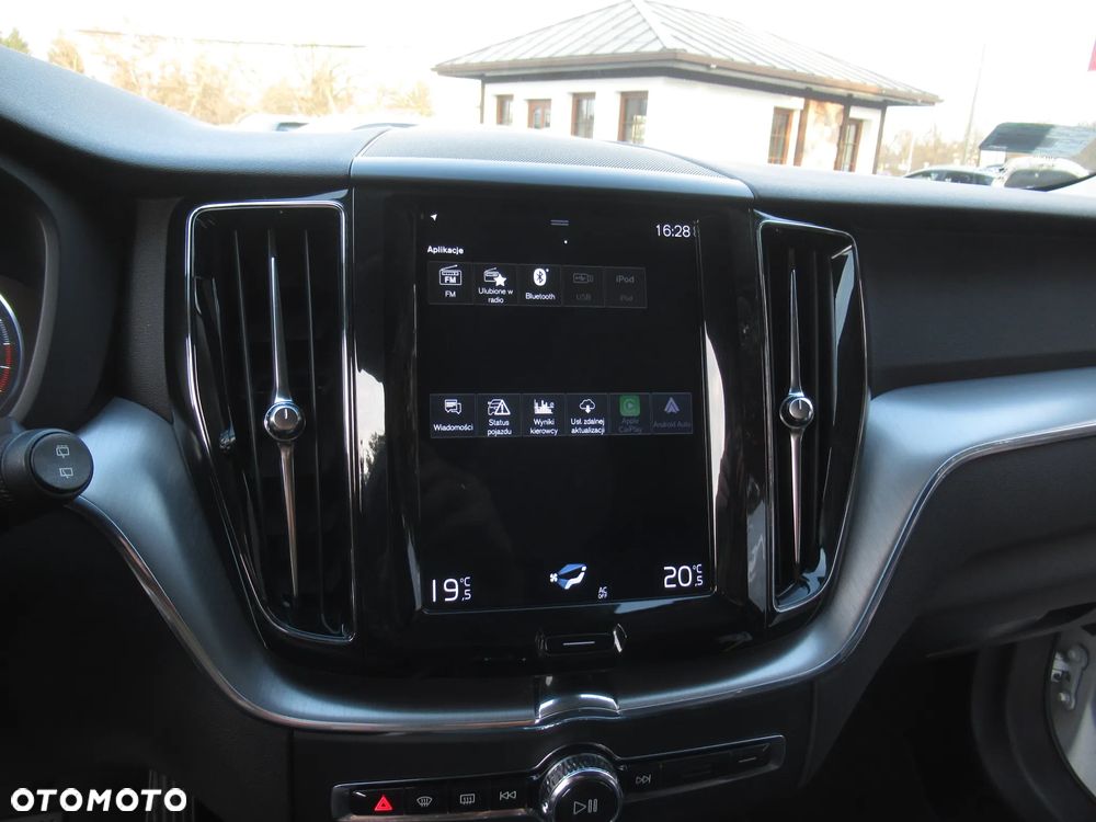 Volvo XC 60 T4 Momentum Pro - 20