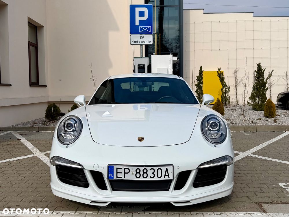 Porsche 911 Carrera - 4