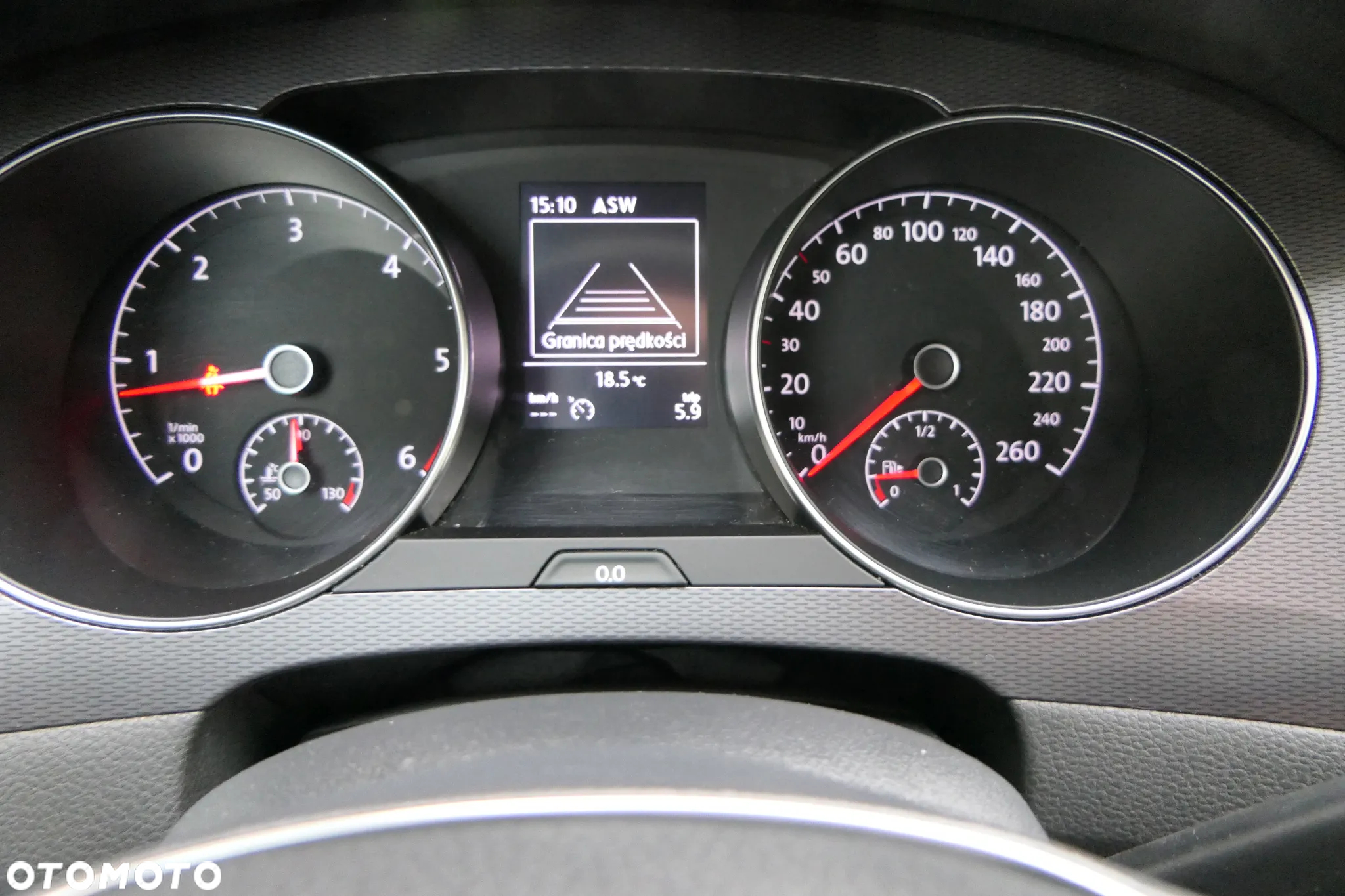 Volkswagen Golf Sportsvan VII SV 1.6 TDI BMT Highline - 27