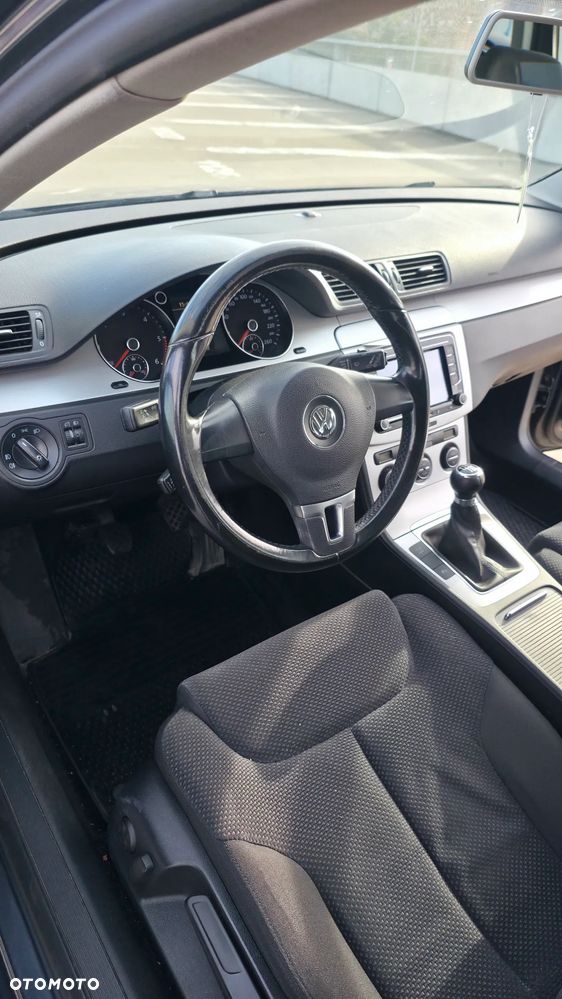 Volkswagen Passat 2.0 TDI DPF Comfortline - 8