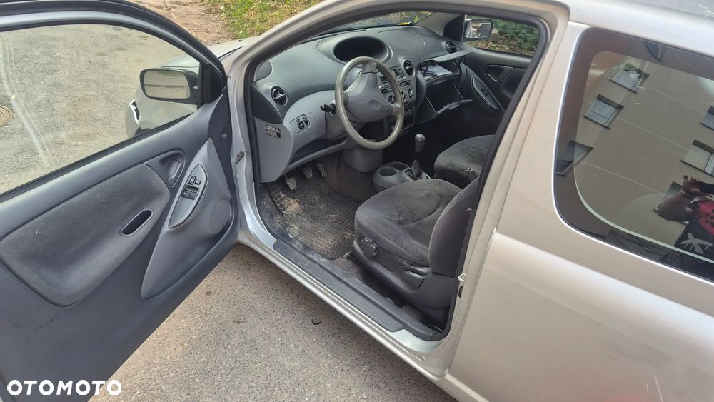 Toyota Yaris 1.4 D-4D - 11