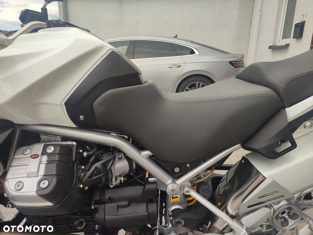 Moto Guzzi Stelvio - 12