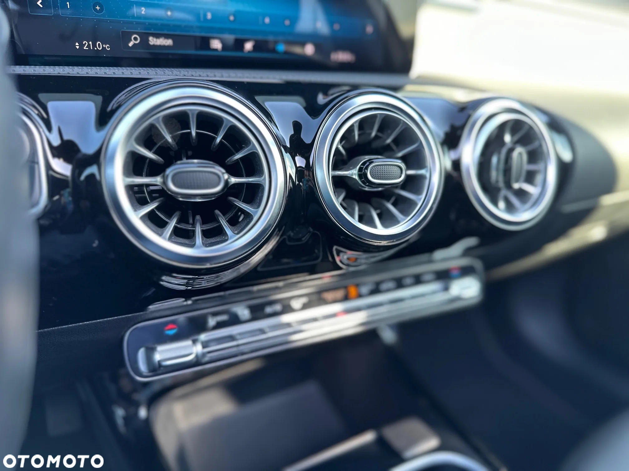 Mercedes-Benz Klasa A 220 4-Matic Progressive 7G-DCT - 12