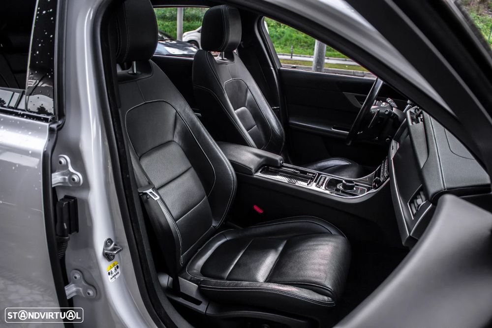 Jaguar XF Sportbrake 20d AWD Aut. R-Sport - 28