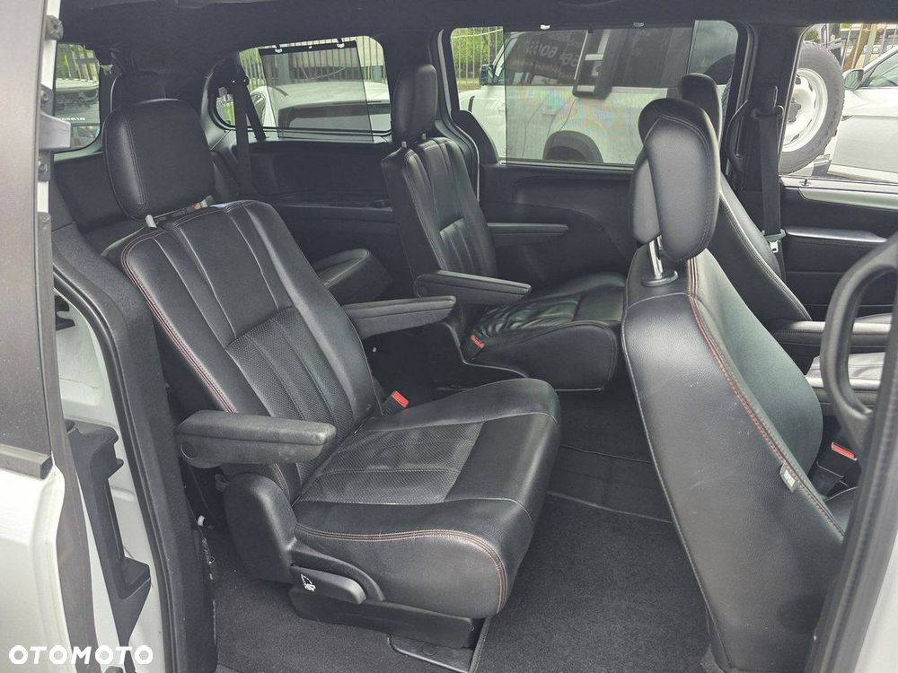 Dodge Grand Caravan - 28
