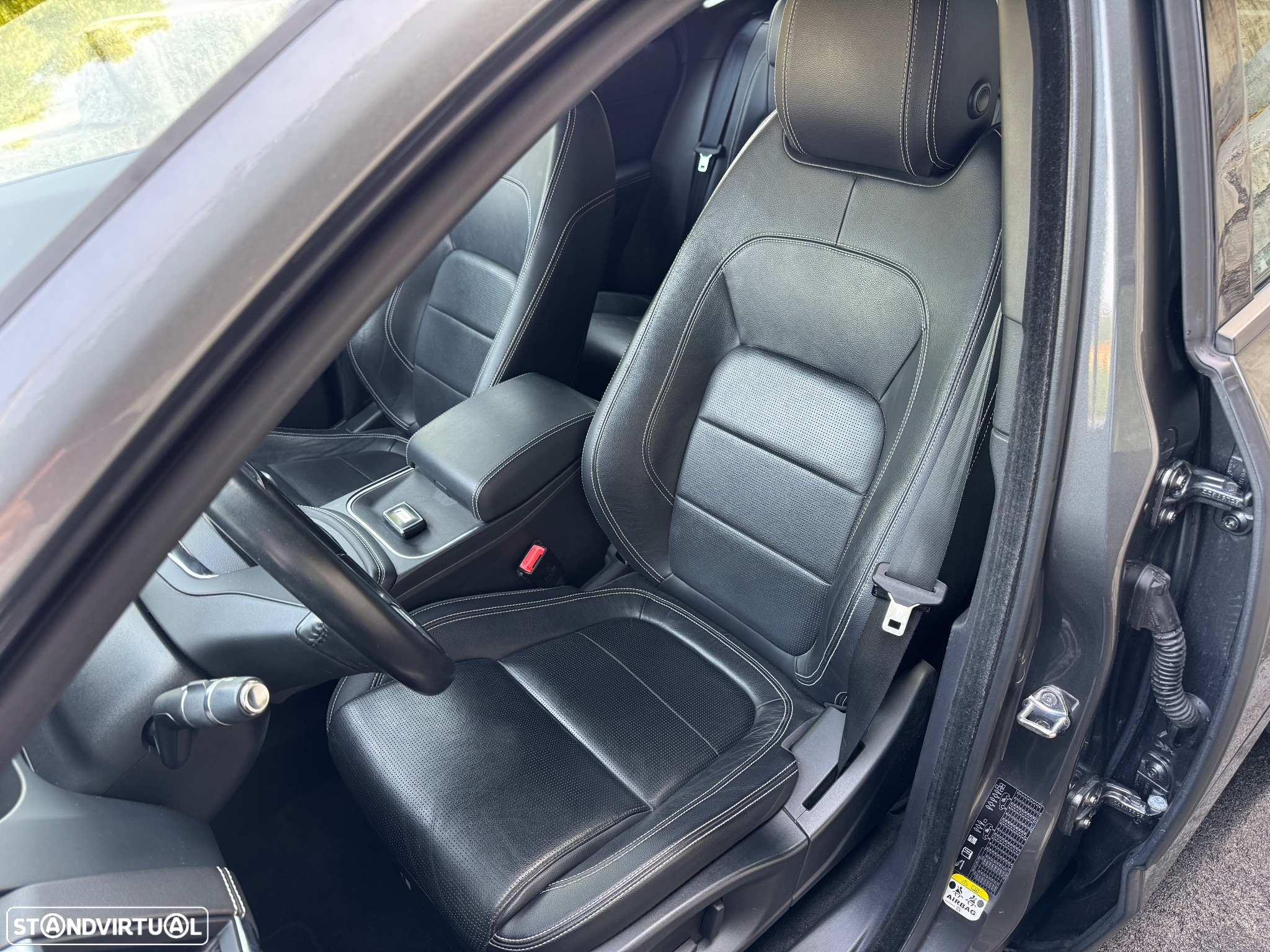 Jaguar E-Pace 2.0 i4D R-Dynamic S - 19