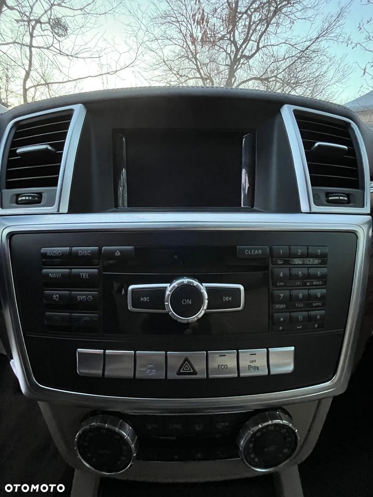 Mercedes-Benz ML - 12