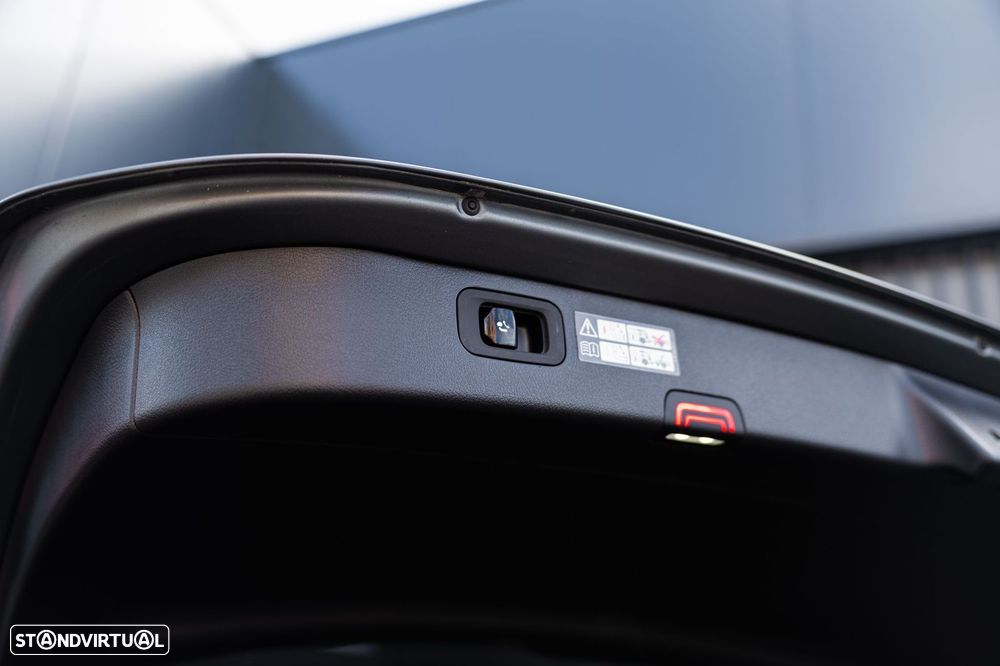 Mercedes-Benz C 300 e AMG Line - 31