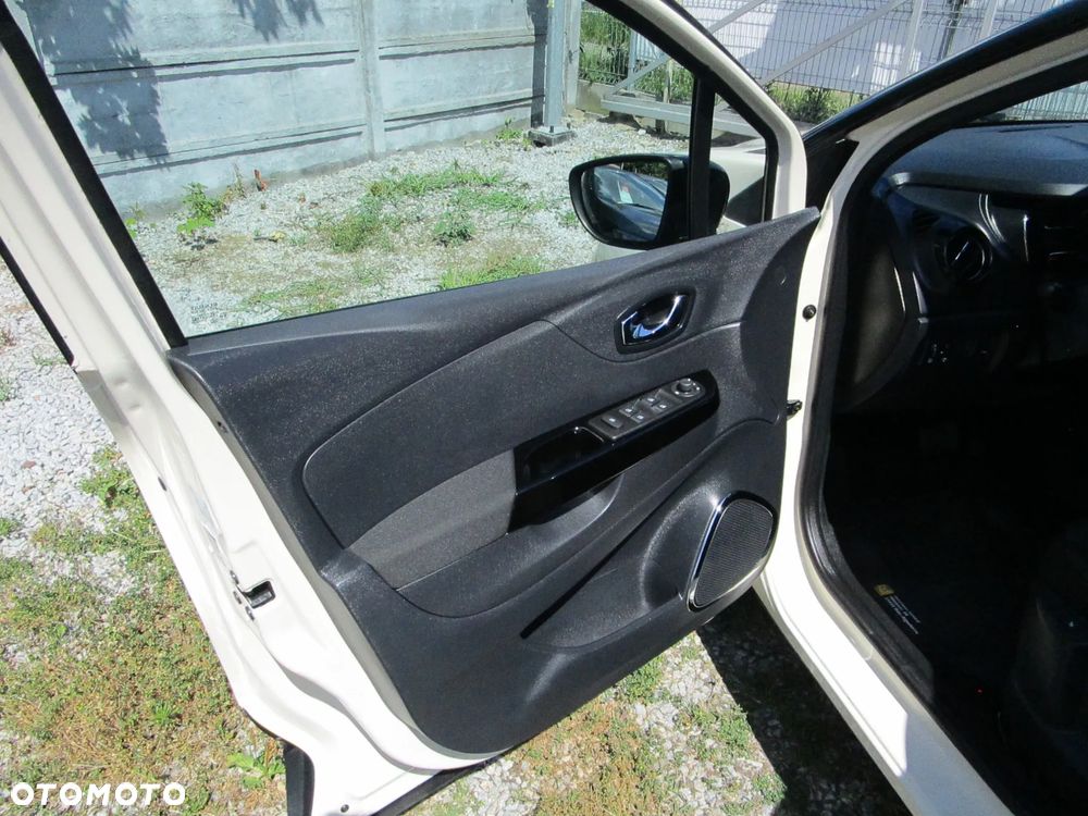 Renault Captur 1.2 TCe Helly Hansen EDC - 25