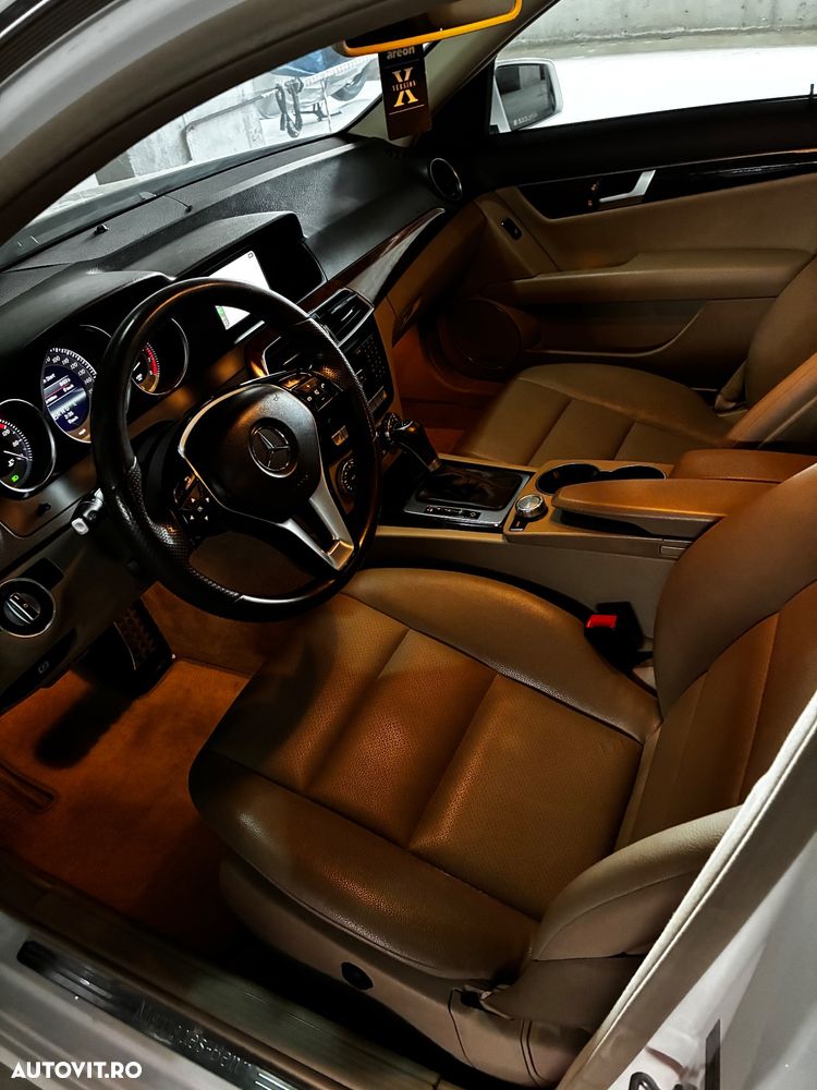 Mercedes-Benz C 250 CGI BlueEFFICIENCY - 14