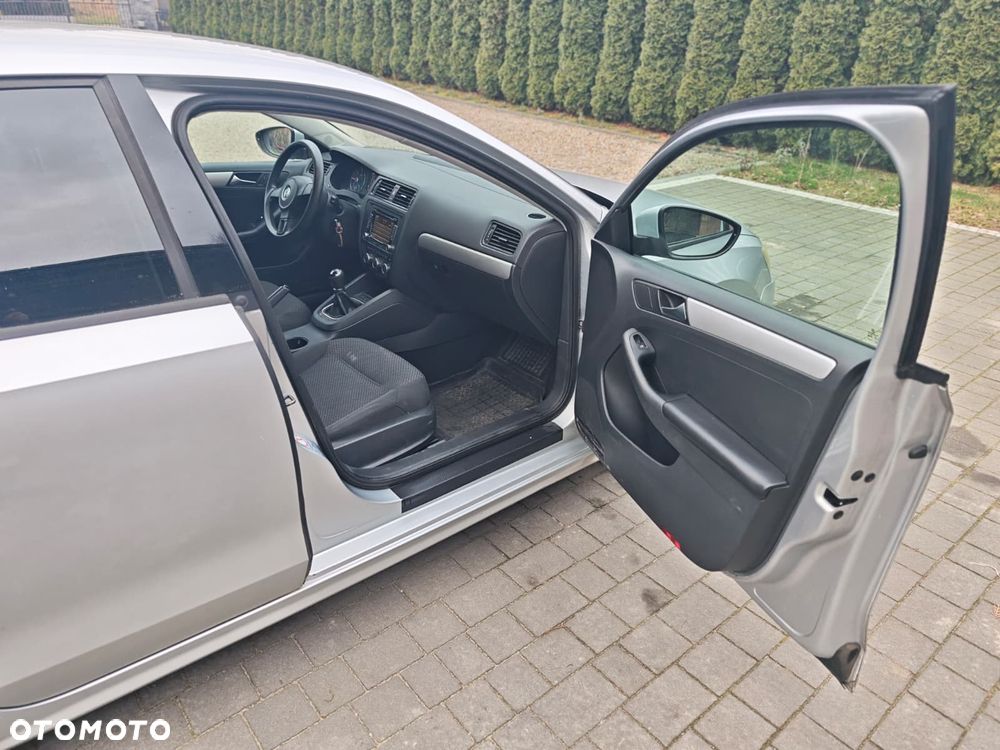 Volkswagen Jetta 1.6 TDI Trendline - 13