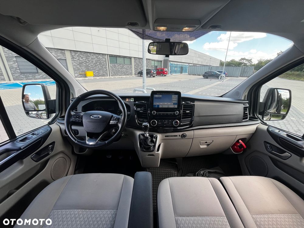 Ford Tourneo Custom - 8