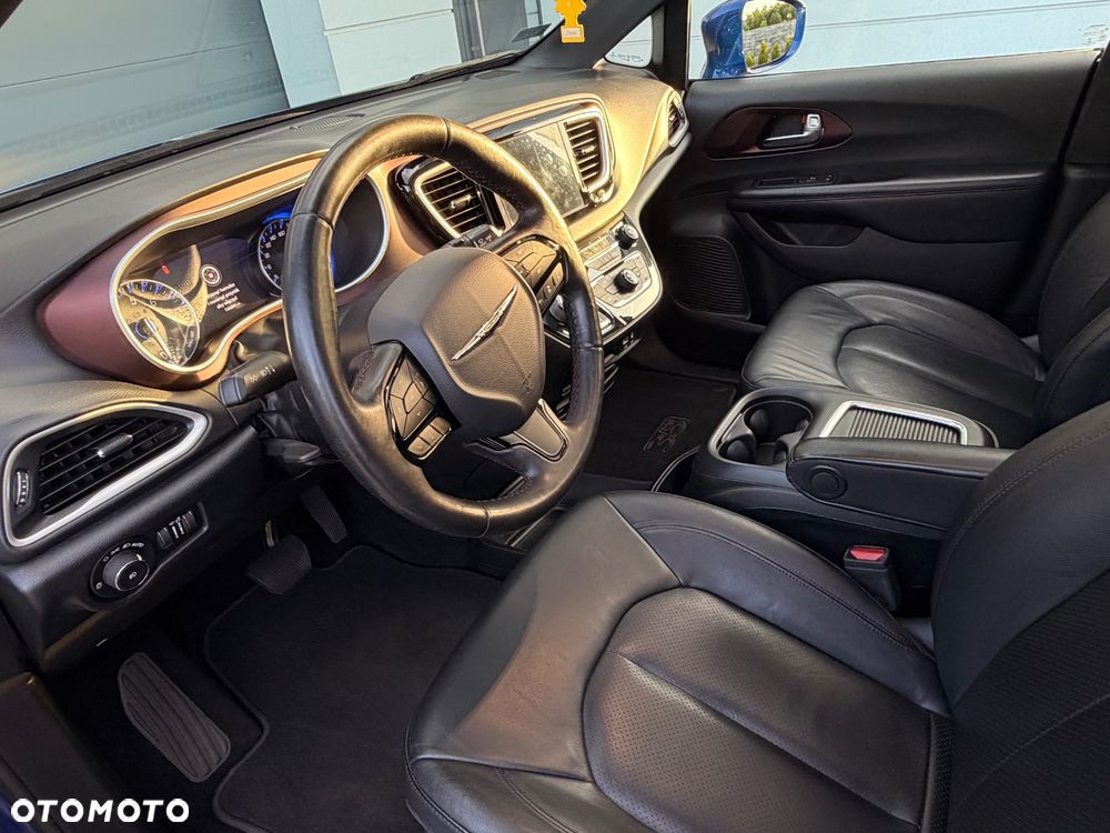Chrysler Pacifica - 11